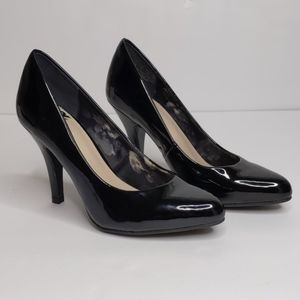 FERGALICIOUS Black heels Size 6